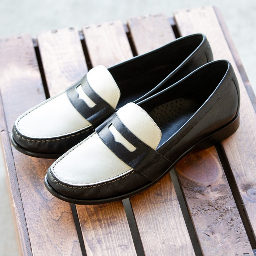 Classic Cole Haan Spectator Penny Navy/White